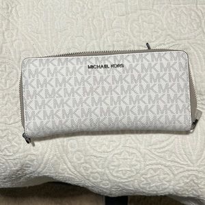 White Michael kors wallet